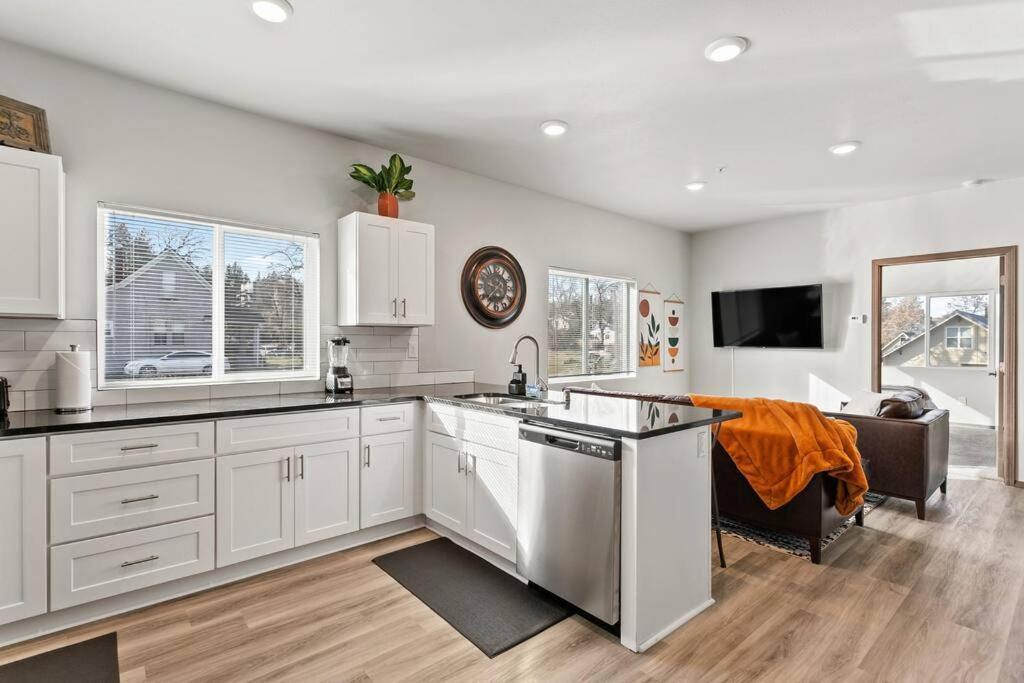 Brand New 2 Bed 2 Bath Near Perry District And Dt Apartment Спокейн Екстериор снимка